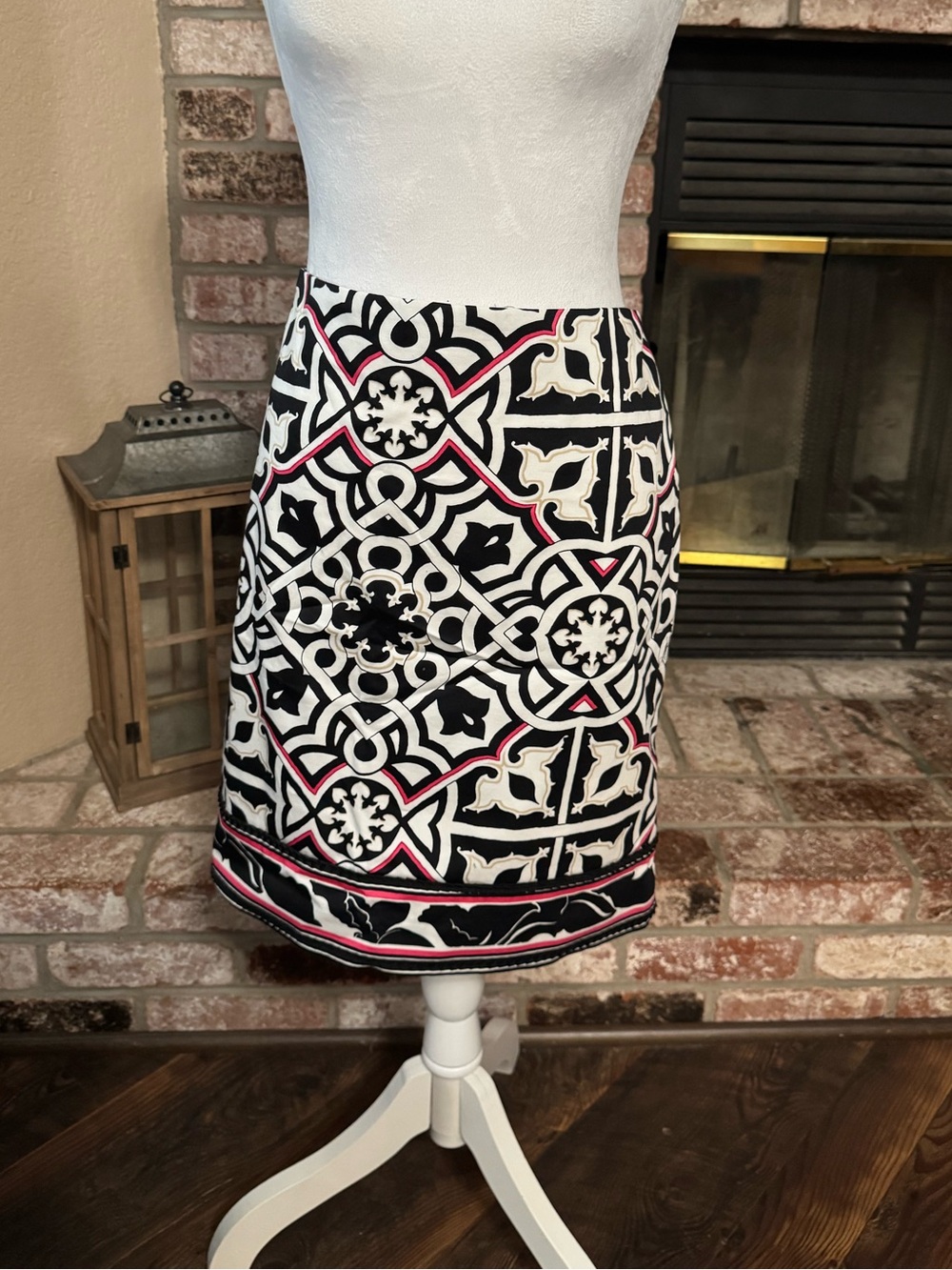 NWT White House Black Market Skirt - Picture 2 of 5